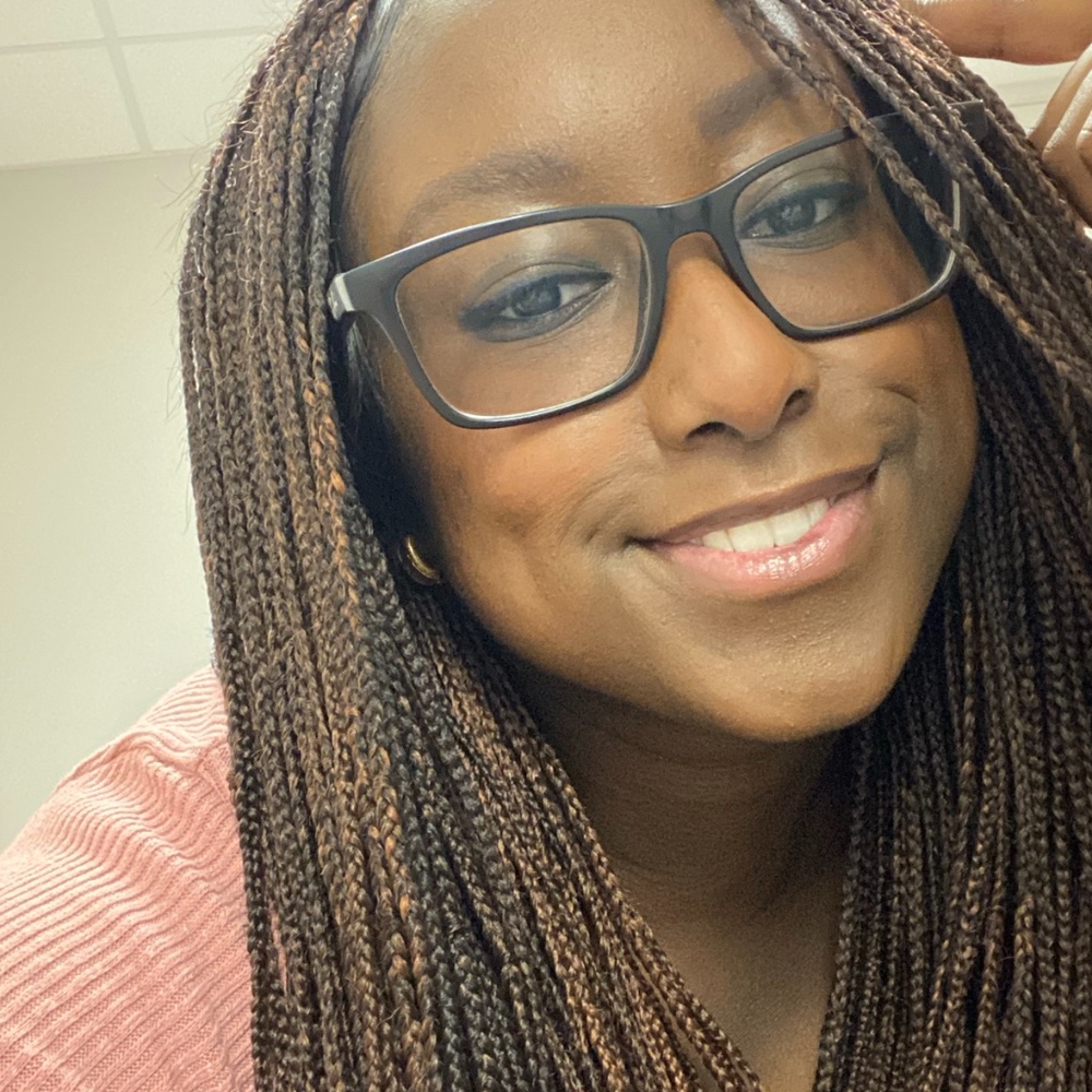 Meet your Posher, Amira